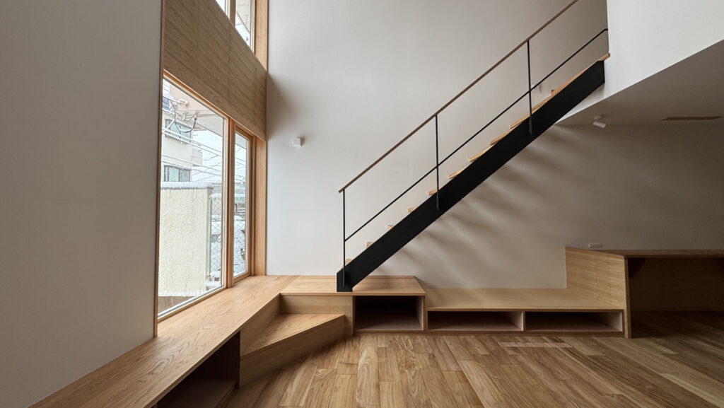 吹き抜け　階段　リビング